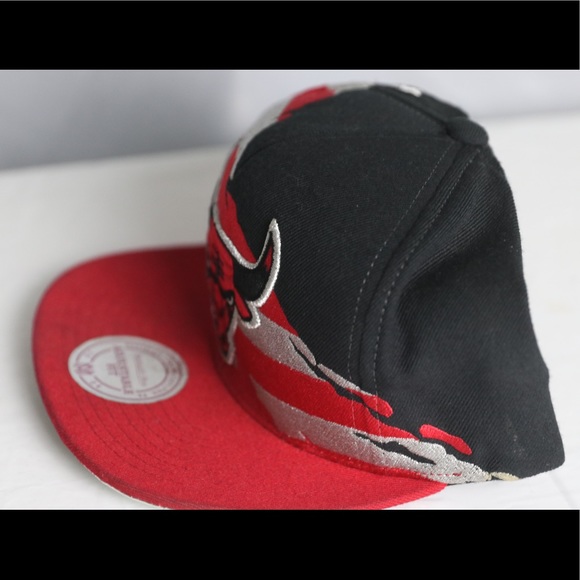 Chicago Bulls Mitchell & Ness adjustable Hat - Picture 3 of 9